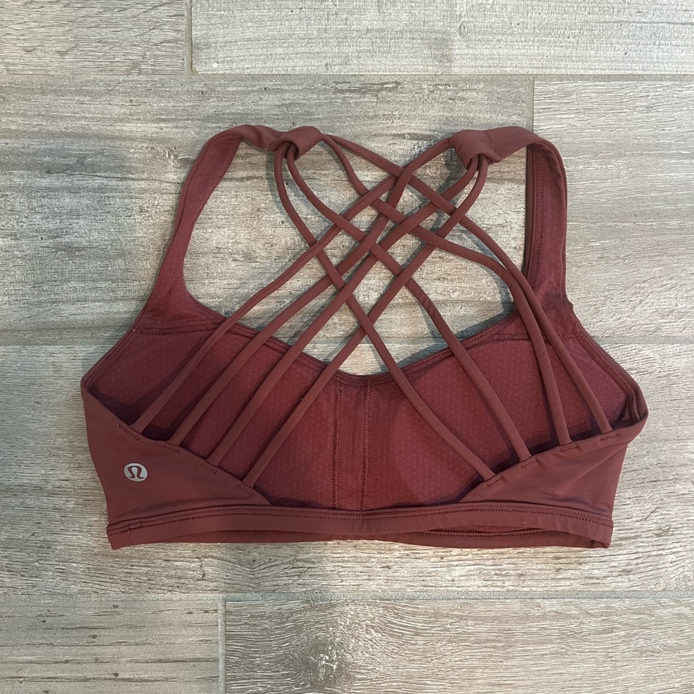 Lululemon Free to Be Bra